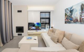 Stylish 2BR flat with stunning views & prv parking - Atene - 7