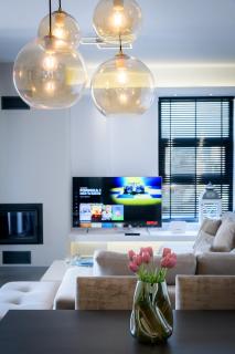 Stylish 2BR flat with stunning views & prv parking - Atene - 3