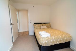 Luxury 2-Bed Croydon Apartment Near Gatwick - Croydon - 5