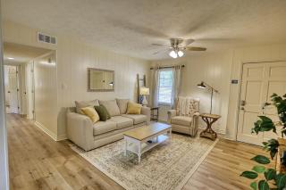 Cozy French Cottage 1/2 mi from Covington Square - Covington - 0