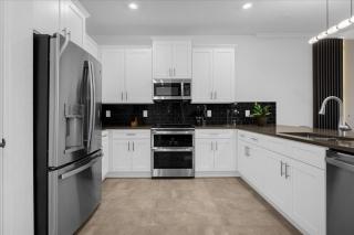 8 Bedroom 5 Bathroom Storey Lake 2992 Pl - 4