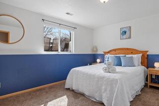 Stylish 5 BR- LG Fenced Backyard and Playground - 7