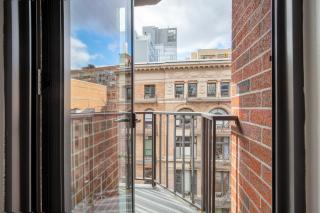 Central Chelsea Studio w Balcony Doorman NYC-34 - 7
