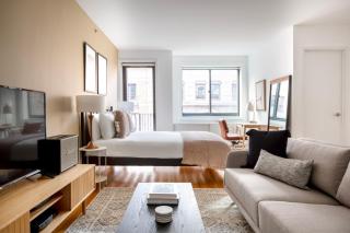 Central Chelsea Studio w Balcony Doorman NYC-34 - 0