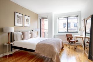 Central Chelsea Studio w Balcony Doorman NYC-34 - 2