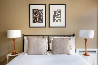 Central Chelsea Studio w Balcony Doorman NYC-34 - 1