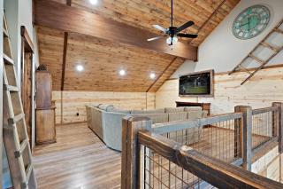 Set the Hook by KABINO Fire Pit Sleeper Sofa Loft 2 Living Rooms Grill WiFi - Island Park - 5