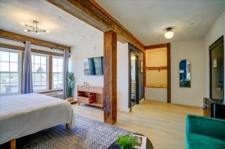 206 - King Suite - 1