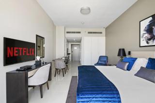 VayK - Chic Hotel-Style Studio in Damac Hills - Dubai - 8
