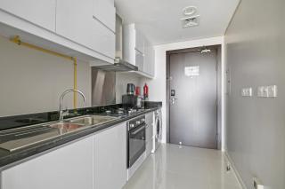 VayK - Chic Hotel-Style Studio in Damac Hills - Dubai - 4