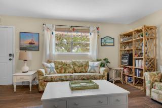 Bungalow By the Sea-Starfish - Navarre - 2