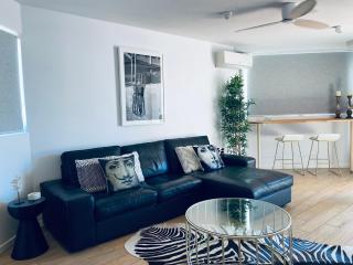 License To Chill • Couple’s Escape in Mooloolaba - Mooloolaba - 2