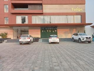 Hotel Tulips Grand - 9