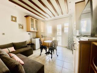 Comfy & Lightful Apartment close to Athens Center - 0