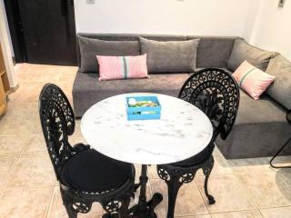 Comfy & Lightful Apartment close to Athens Center - 8