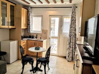 Comfy & Lightful Apartment close to Athens Center - 6