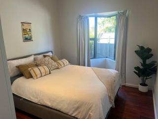Stylish 3BR home with outdoor entertaining - Oaklands - 8