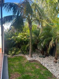 Stylish 3BR home with outdoor entertaining - Oaklands - 2