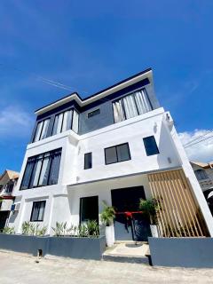 NEW Modern home near Airport, Beach and Fast Wi-Fi - Sudtungan - 0
