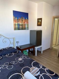 Private Rooms with a Beautiful Veranda - Iráclio - 1