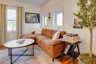 Mid-Century Modern Fayetteville Home Close to Town - 5