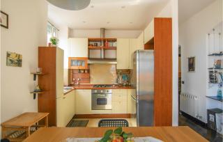2 Bedroom Lovely Apartment In Le Grazie - 4