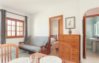 Stunning Apartment In Torrevieja - Torrevieja - 8
