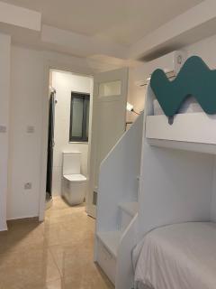 Cozy 2 bedroom Apartment near Seafront - 4