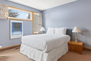 Blue Mountain Ski In Ski Out Resort Condo 2 Level - Blue Mountains - 6