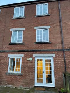 Spacious, Sleeps 14, 3 bathrooms, Central, Parking, Grimsby - Grimsby - 8
