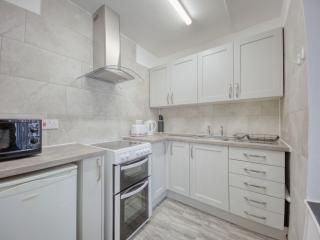 Apartment 8 - Large Studio Sea Front-Ground floor -Free Parking - 9