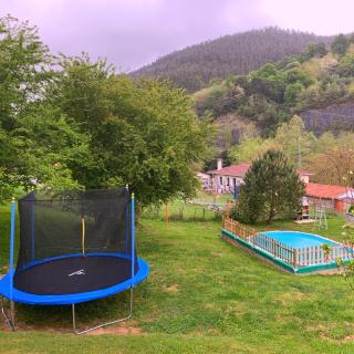 LA CASA AZUL, un oasis de calma, vistas impresionantes con PISCINA, SALTADOR, BARBACOA y acceso al río Asón Reservas julio y agosto iniciando en sábados - Ramales de la Victoria - 2