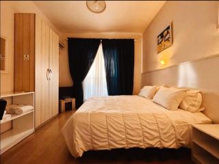 Tirana Central GuestHouse - Tirana - 0