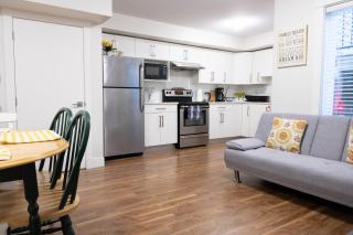 Modern yet comfy 3 bed suite in Surrey - 9