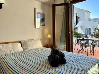 Casa con terraza y hermoso jardín comunal - 7