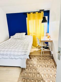 Private rooms in a Tiny home 4 min drive to Airport CDG ,1 private bathroom ideal for families and friends - Roissy-en-France - 3