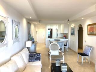 Golden Mile Oasis with Pool & Gym - 4