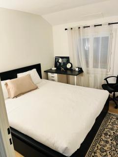 Private rooms in a Tiny home 4 min drive to Airport CDG ,1 private bathroom ideal for families and friends - Roissy-en-France - 0