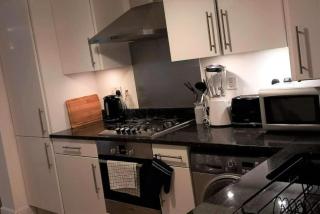 2 Bedroom Victorian Garden Flat - 9