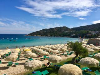 Seaside apartment Baja Sardinia 6pl July 150 m from smeraldo beach - Baja Sardinia - 0