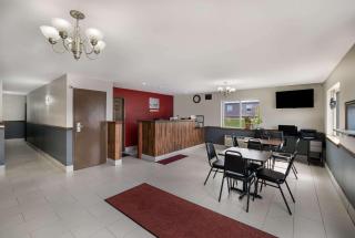 Econo Lodge Inn & Suites - Canandaigua - 7
