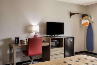 Econo Lodge Inn & Suites - Canandaigua - 1