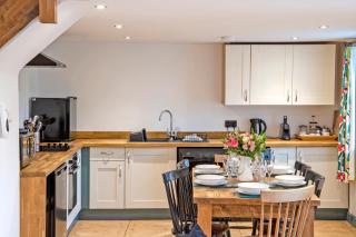 Stainsborough Hall Holiday Cottages - 7
