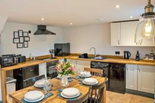 Stainsborough Hall Holiday Cottages - 6