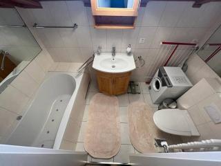 Attic Gem with Unbeatable Lake Moubra View - 1