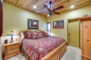 Spacious Riverfront Cabin Near Local Attractions! - Glenwood - 2