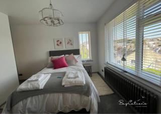 Stylish Brixham home, sleeps 7, parking & garden - Brixham - 4