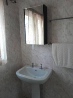 2 bedroomed apartment with en-suite and kitchenette - 2068 - Harare - 6