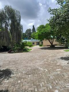 2 bedroomed apartment with en-suite and kitchenette - 2068 - Harare - 3