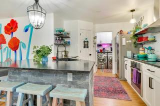 Contemporary Home - 1 Mi to Georgetown Square - 9